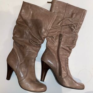 GUESS Knee High Boots with Heel~Wmns 8.5~Zipper~Taupe